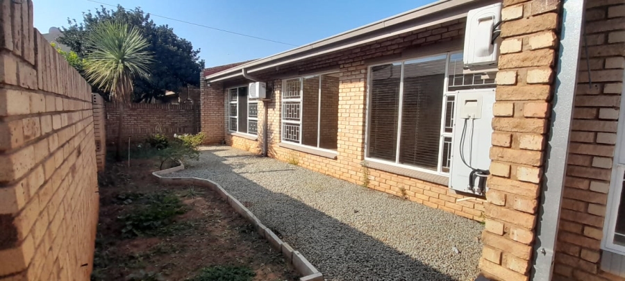 To Let  Bedroom Property for Rent in Wilkoppies North West